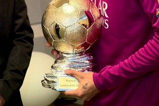 Neymar receives Samba D’Or 2015 Award