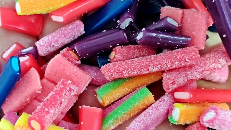 FINE BRAZILIAN SWEET CUTTING CANDY TUBE FINI PLAYING WITH CANDY ASMR ASMR RAINBOW