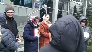 Лавра . Молитвенное стояние у здания суда. (Пономарь Александр)