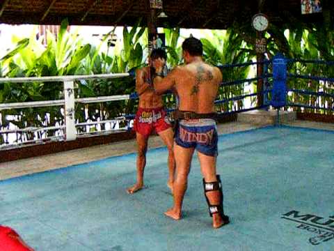 MUAY THAI TRAINING AT BAAN KAI