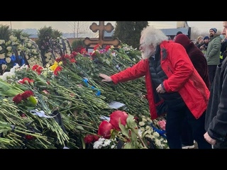 И в небо сорвутся тромбы Багровых кремлёвских башен...  памяти Навального. @vasyaoblomov