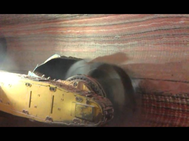 underground shaft roadheader (проходческий комбайн) под землей в
