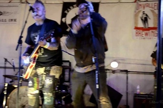 Goddamn Gallows - “Pass the Bottle“ Ft. Gary Lindsey Live at Farmageddon Fest 2012