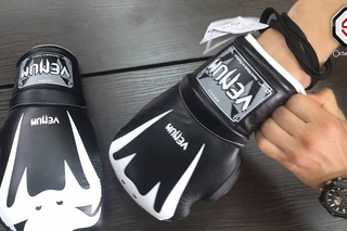 Перчатки для бокса Venum Giant 2.0 Boxing Gloves - Black-Ace Laces Napp Leather