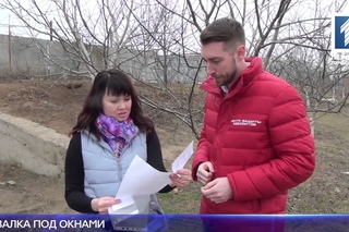 В Нерубайском частная фирма свозит кучи мусора прямо к жилым домам