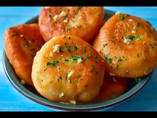 Пампушки с чесноком на сковороде. Вкуснятина из ничего.