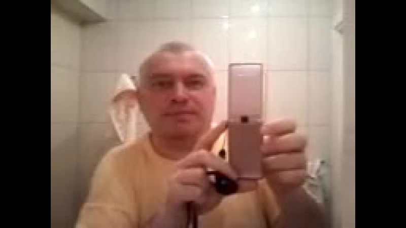 Геннадий снимает видео на