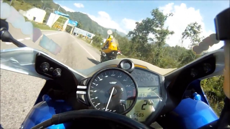 Yamaha R6s Honda 1000 RR медео