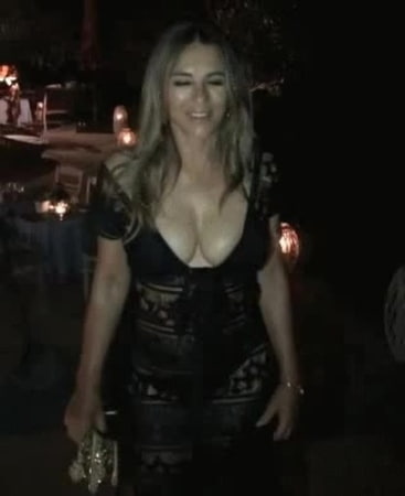 Elizabeth Hurley Dressed 2 Kill