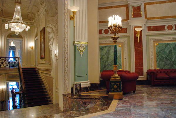 Оружейный зал шереметьевского дворца фото внутри Оружейный зал шереметьевского дворца фото внутри