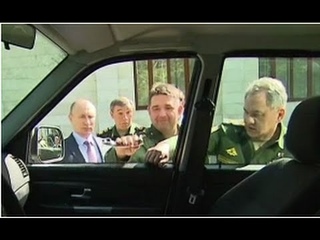 Генерал оторвал ручку у УАЗ Патриот, показывая Путину новую технику