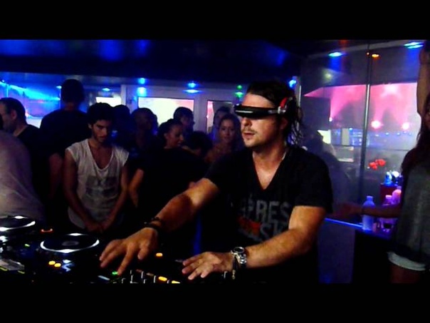 Axwell present Coldplay Every Teardrop Is A Waterfall ( SHM Remix) Queen Club 10, 09,