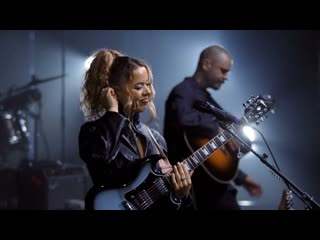Nilfer Yanya - 'Like I Say (I runaway)' (Live from London)