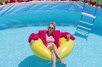 Тейлор свифт концерт. Тейлор свифт выступления в кафе "синяя птица". Тейлор свифт сумерки. Swift down. Swift down.